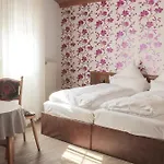 فندق مبيت وإفطار Zum Josefshof 3*